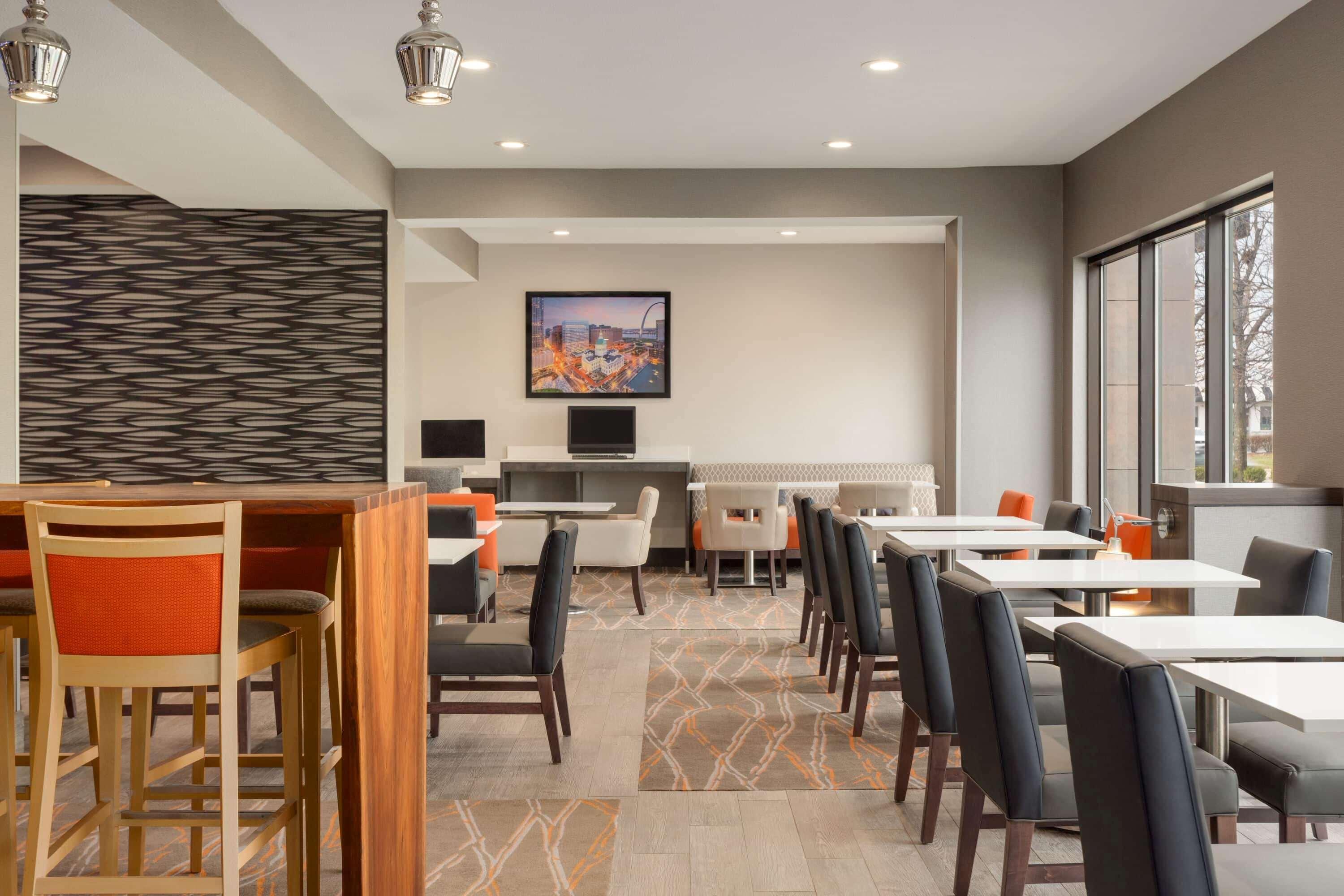 La Quinta Inn & Suites By Wyndham St Louis Route 66 Windsor Springs Dış mekan fotoğraf